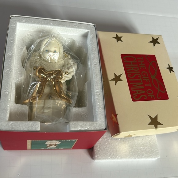 Department 56 Christmas Snowbabies figurine “All Decked Out and Ready To Go” - Picture 9 of 10